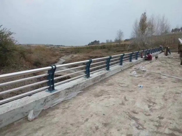 不銹鋼復(fù)合管護欄